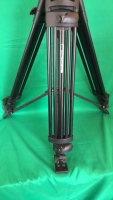 Manfrotto 504 HD Tripod head with legs, floor spreader and pan bar in original carry bag. - 5