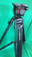 Manfrotto 504 HD Tripod head with legs, floor spreader and pan bar in original carry bag. - 10