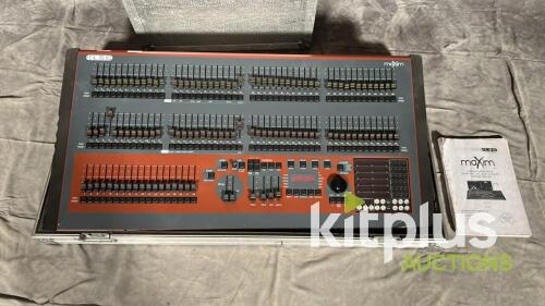 48/96-CHANNEL (DMX-1024) LSC MAXIM XL DESK in flight case