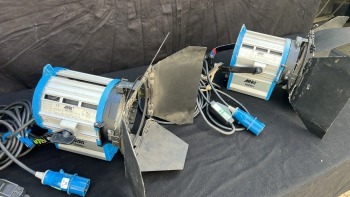 2x Arri 1000plus light units