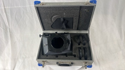 CLWAH-F4,5 Mattebox, with 4 donuts, 2 trays, and french flag in flightcase black corners