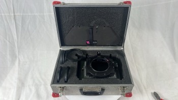 Chrosziel SD412 Kit - 2-stage 4x5.65 Mattebox with donuts and top flag in flight case with red corners