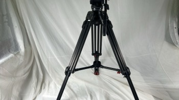 Sachtler Sachtler 20 head and carbon fibres two stage legs c/w feet and off ground spreaders