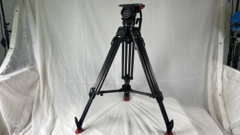 Sachtler 20 head and carbon fibres two stage legs c/w feet and off ground spreaders