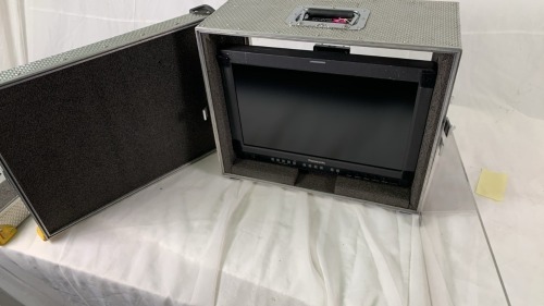 Panasonic Panasonic BT-LH1700WE Monitor in flightcase