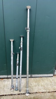 4x assorted lighting stands