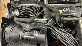 Sachtler SUNGUN reporter kit with 1x Head 200wMSR, Ballast, battery pack, charger, accessories