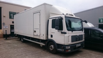 2009 12t Man Truck with Super-Silent housed 60kW Generator and Tail-lift