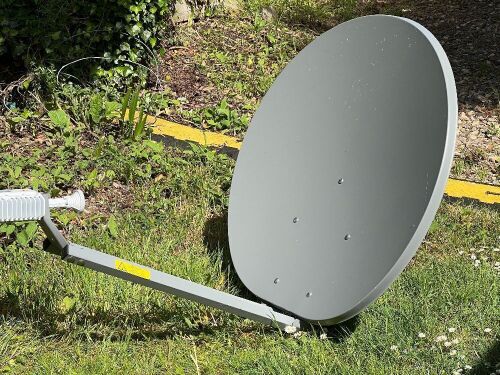 Skyware Global VSAT TX/RX Ka 98cm Satellite Dish.