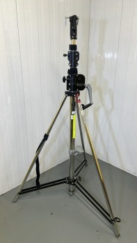 Manfretto wind-up tripod