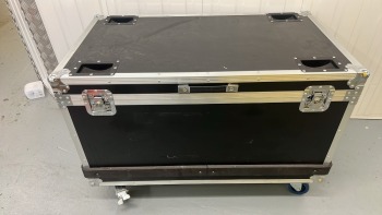 Wheeled flight case 106 x 73 x 59 cms