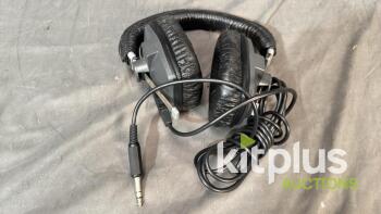HeadPhone - designed to give you professional, worry-free monitoring in practically every application. A staple of many audio professionals in the broadcasting industry, the DT Series combines comfort and durability