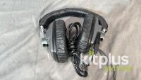 HeadPhone - designed to give you professional, worry-free monitoring in practically every application. A staple of many audio professionals in the broadcasting industry, the DT Series combines comfort and durability - 2