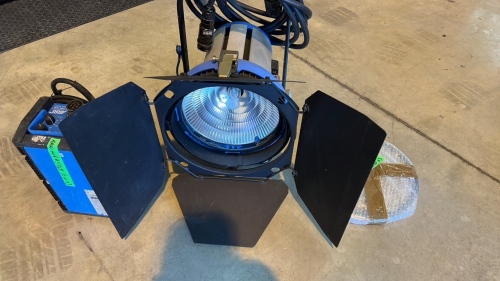 ARRI M18 Open Face with Facetted Reflector Light, 1,200 / 1,800 W. Complete With EB1200/1800 High Speed Ballast S/N 181569816 . 1 x Power Cables. Hour Count 0059215h. 3 x Light Masks. 3 Items In Total.