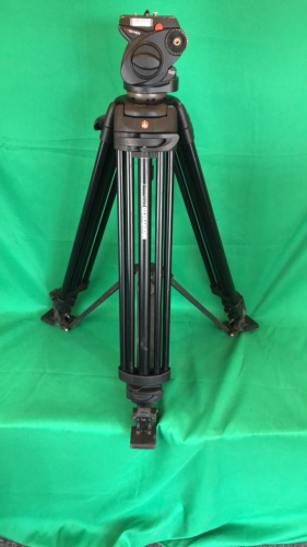 Manfrotto 501 HDV Tripod with 546GB legs with spreader bar and pan handle in soft case