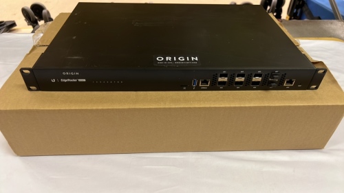 Ubiquiti ER-8-XG 10G SFP+ EdgeRouter. (1 unit)